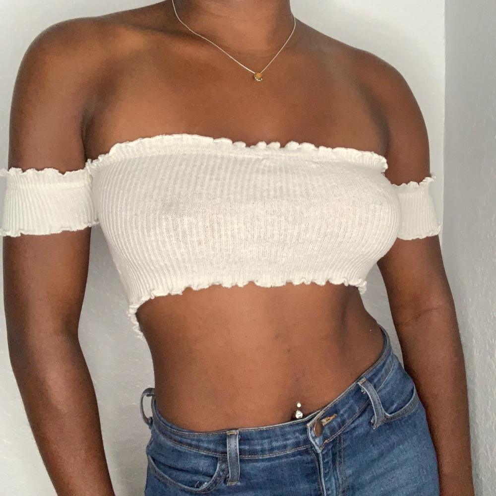 Off the shoulder short sleeve bandeau top 🤍